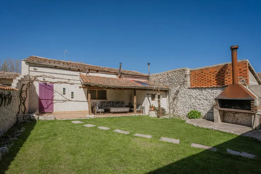 Country House 'Hoyal' with Private Garden and Wi-Fi - Image 1
