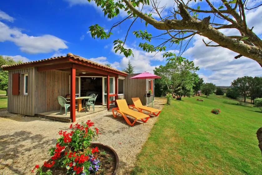 Holiday home with terrace, garden & heated pool | Garden view - Image 1