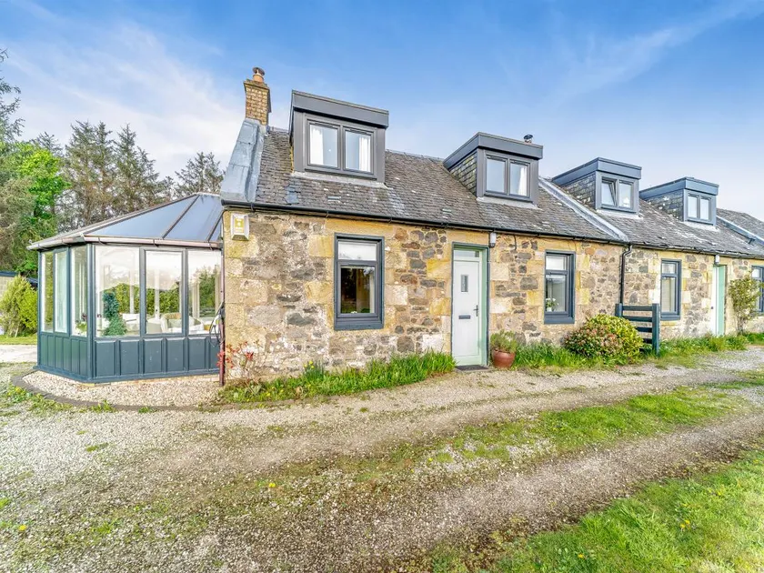 Children-friendly wonderful cottage with garden | River view - Image 1