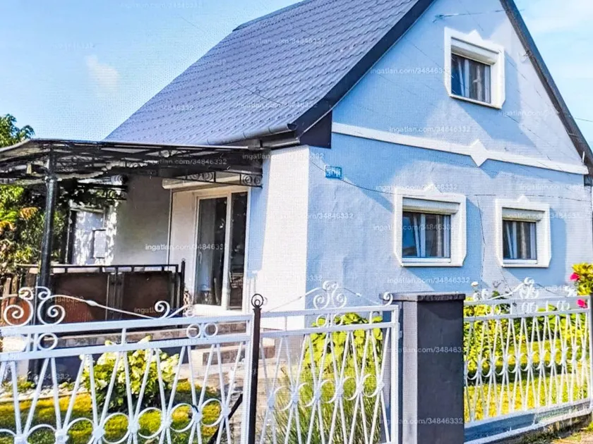 House with barbeque, terrace & garden - Image 1