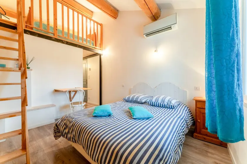 Guest Room “Chambre Bleuet” with Shared Pool, Wi-Fi, and Air Conditioning - Image 1