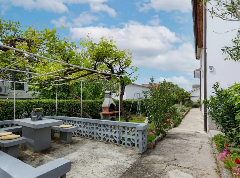 Charming and Tranquil Krk Center Apartment - Image 1