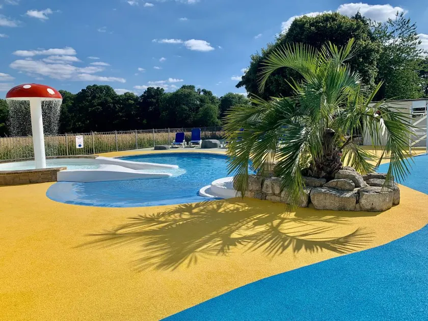 Family-oriented lovely cottage with pool & garden | Dogs allowed - Image 1