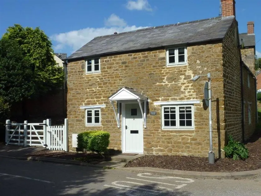 Family-friendly lovely cottage with garden | Pets allowed - Image 1