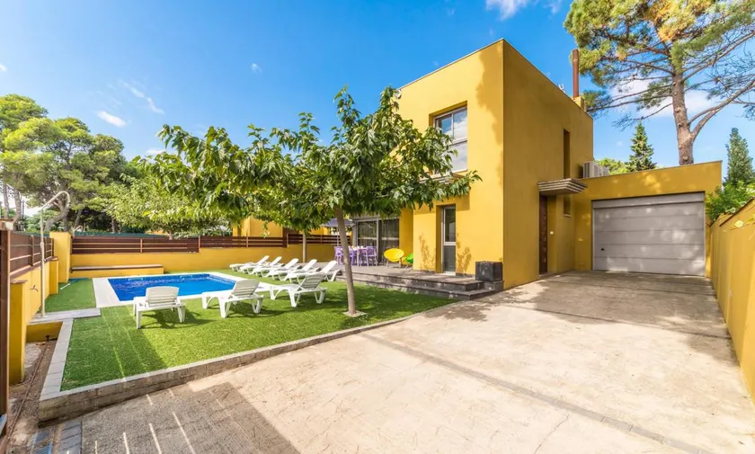 Voll ausgestattete Villa mit Terrasse, privatem Pool und Grill | Haustiere erlaubt - Image 1