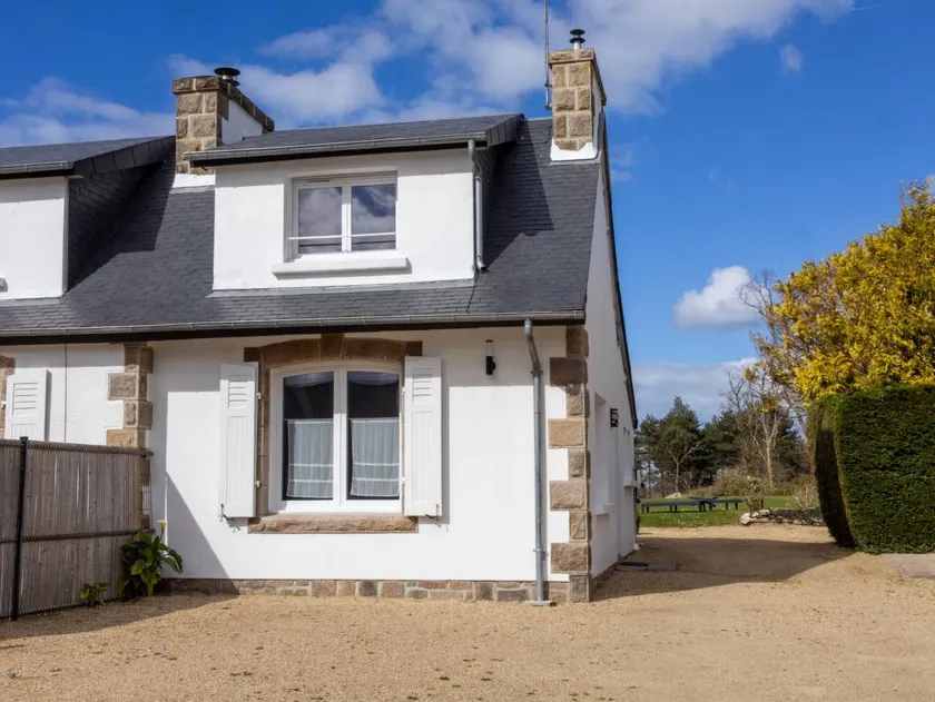 Holiday home with barbeque, garden & terrace | Garden view - Image 1