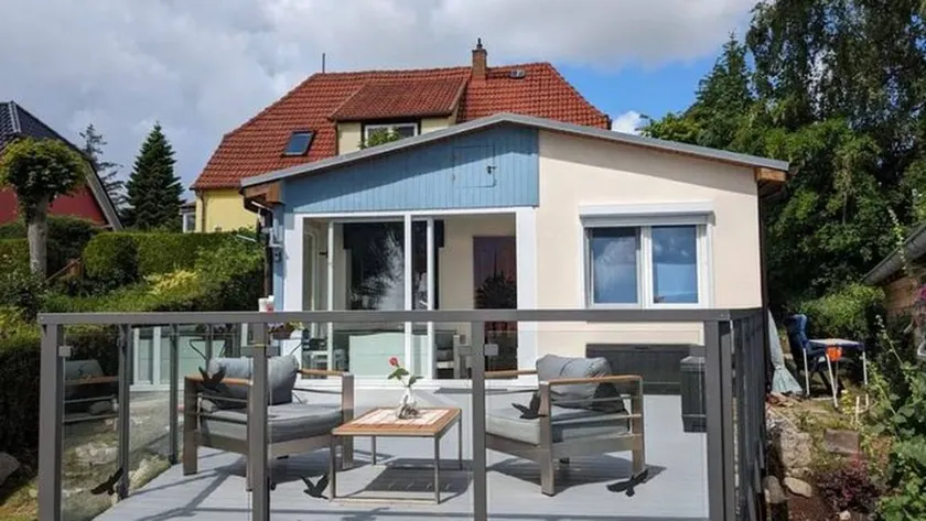 Holiday home with terrace & garden | Lake view - Image 1
