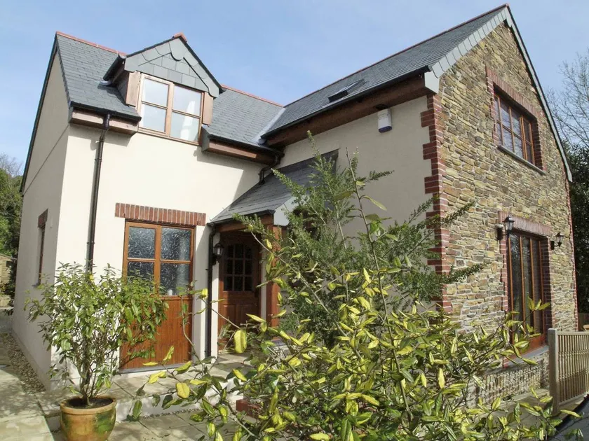 Cottage with terrace, barbeque & garden - Image 1