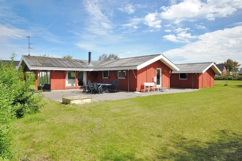 Children-friendly holiday home with terrace, hot tub & sauna | Pet-friendly - Image 1