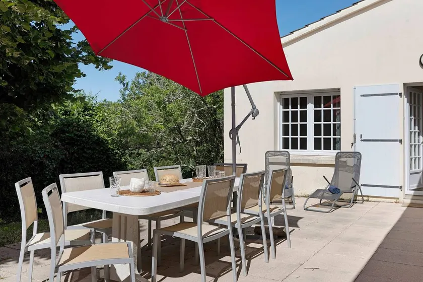 House with terrace, garden & barbecue | Garden view - Image 1