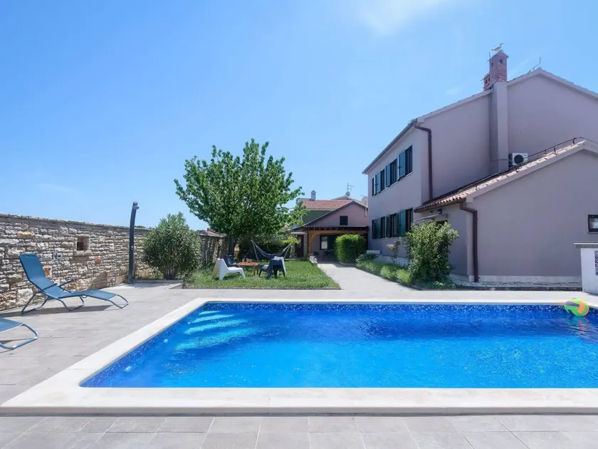 Casa vacacional con 5 habitaciones para 10 personas - Image 1
