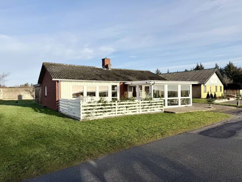 Children-friendly villa with garden, terrace & BBQ | Sea view | Dogs allowed - Image 1