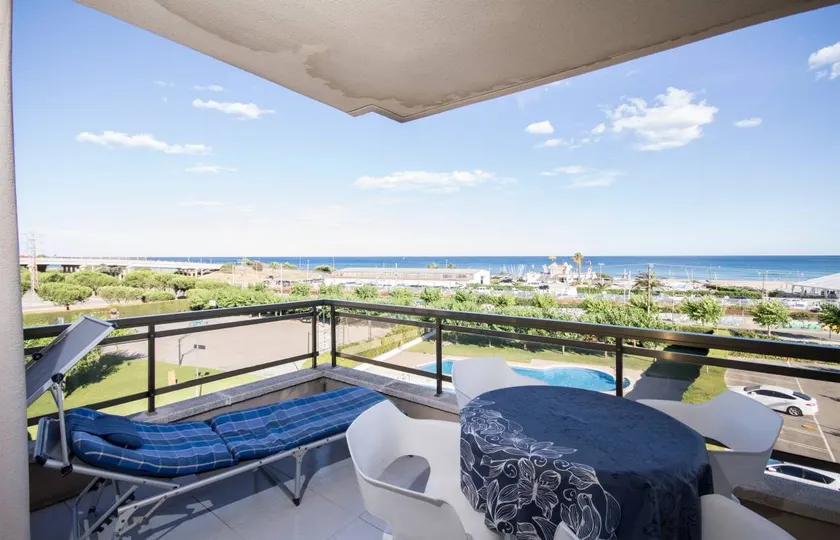 Flat with pool, garden & terrace | Sea view - Image 1
