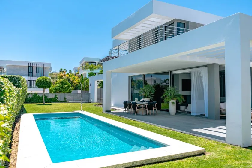 Villa avec barbecue, terrasse et piscine privée | Vue mer - Image 1