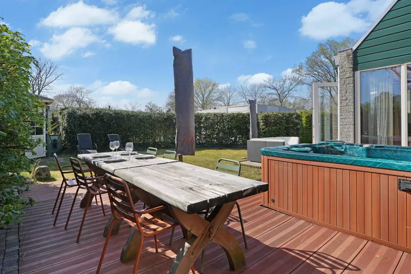 Maison de vacances avec sauna, jacuzzi et jardin - Image 1