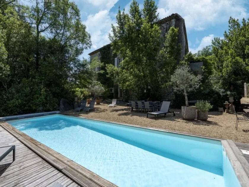 Spacious house with pool, BBQ & terrace - Image 1