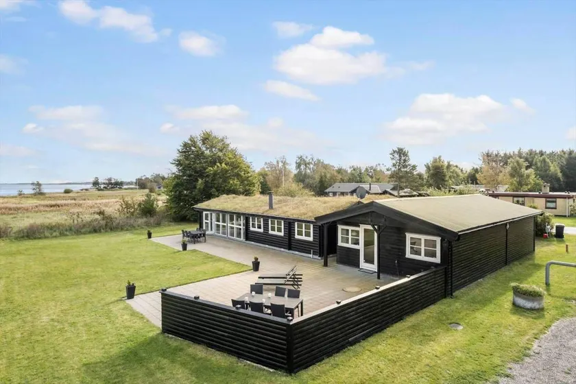 Holiday home with barbeque, terrace & garden - Image 1