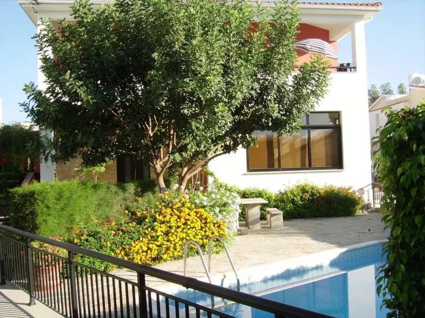 Flat with BBQ, pool & garden - Image 1