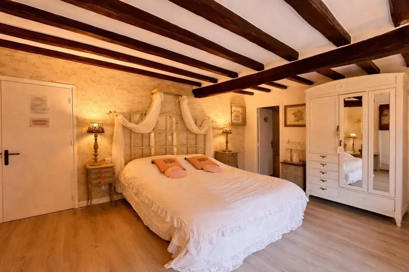 Hostal con desayuno con jardín y piscina | Vistas al jardín - Image 1