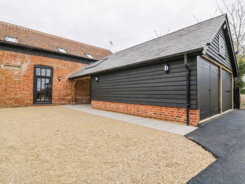Family-friendly cottage with garden | Pets allowed - Image 1