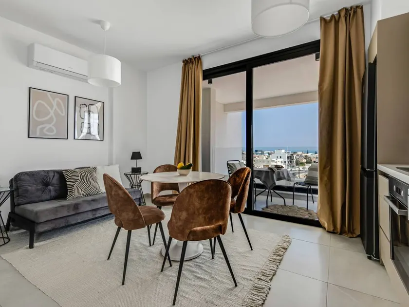 Studio with terrace | City view - Image 1