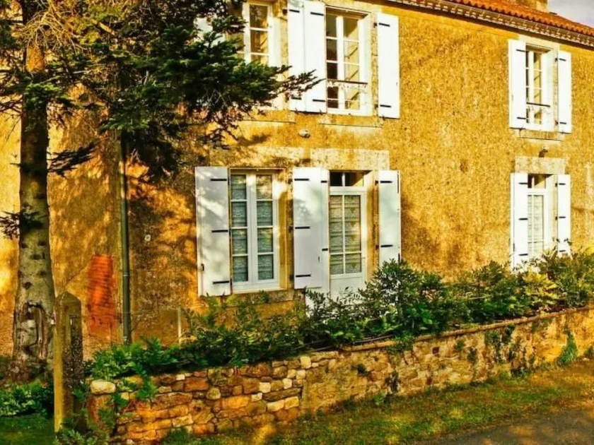 Holiday home with terrace, BBQ & garden - Image 1