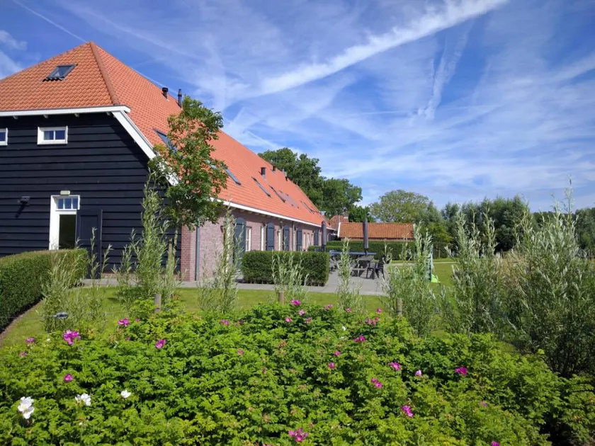 Spacious house with garden, barbecue & terrace - Image 1