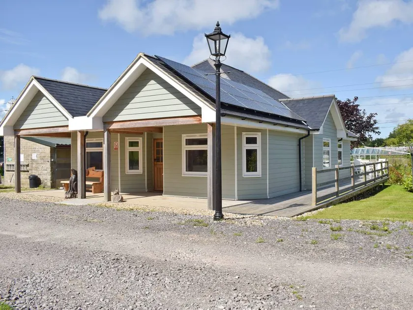 Family-friendly cottage with barbeque, terrace & garden | Dogs allowed - Image 1