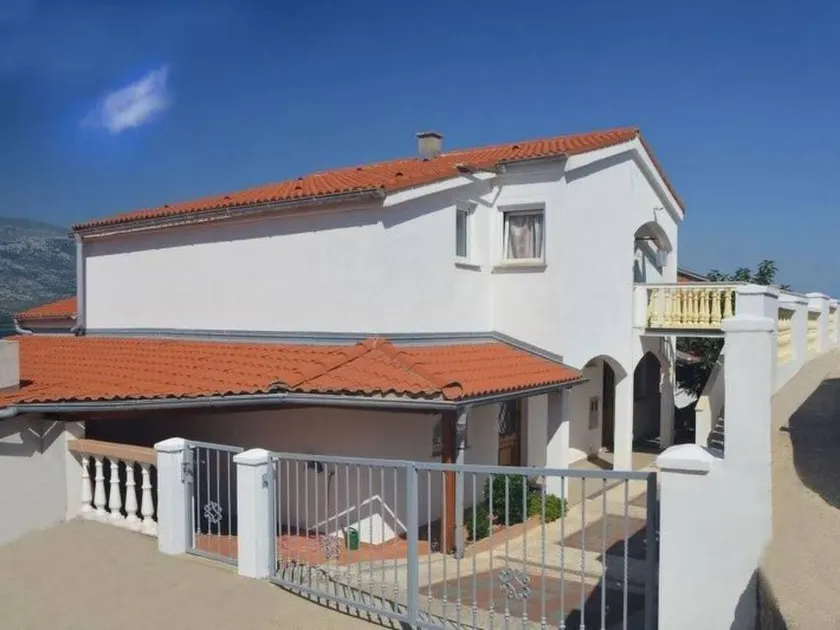 Holiday apartment with terrace, BBQ & garden - Image 1