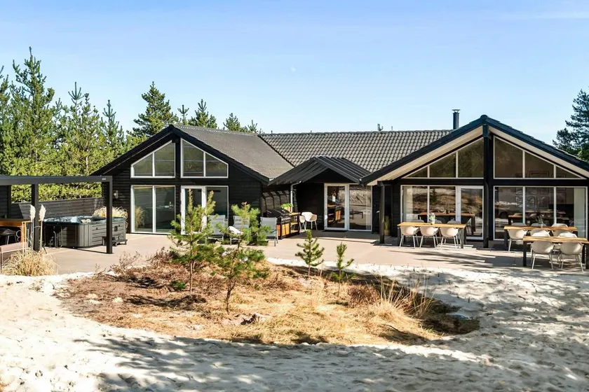 Fully equipped charming holiday home with sauna, barbecue & pool | Dogs allowed - Image 1
