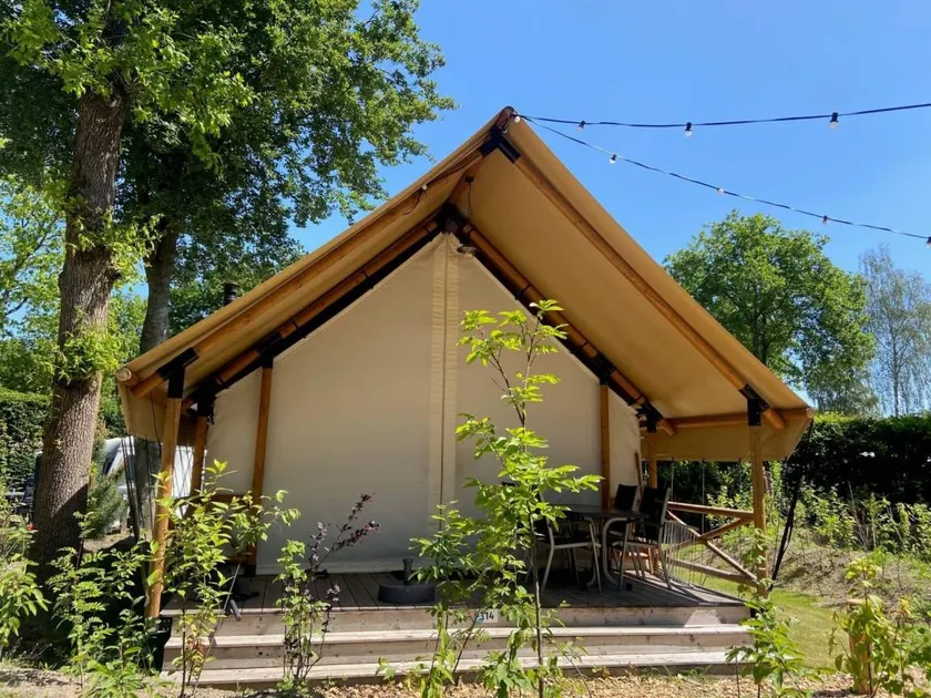 Cabin with garden - Image 1