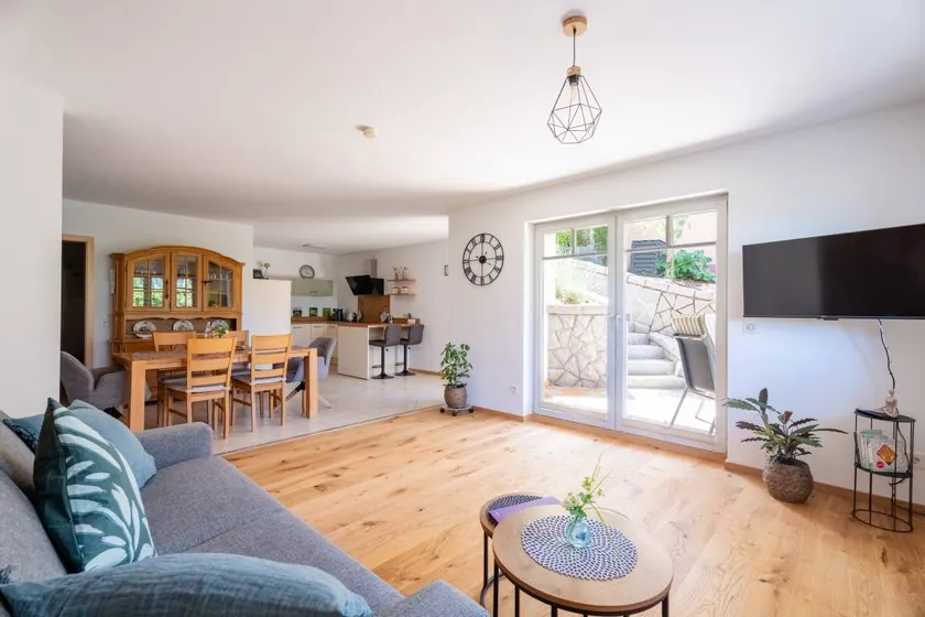 Family-friendly pleasant holiday apartment with garden & terrace | Garden view - Image 1