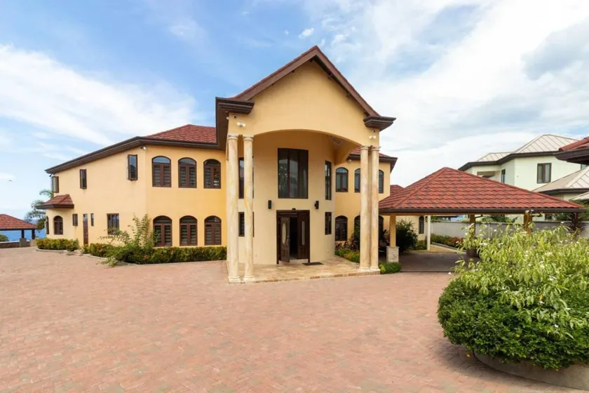Breathtaking Oceanfront Luxe Villa in Tower Isle, Jacuzzi, Pool, Fully Staffed - Image 1