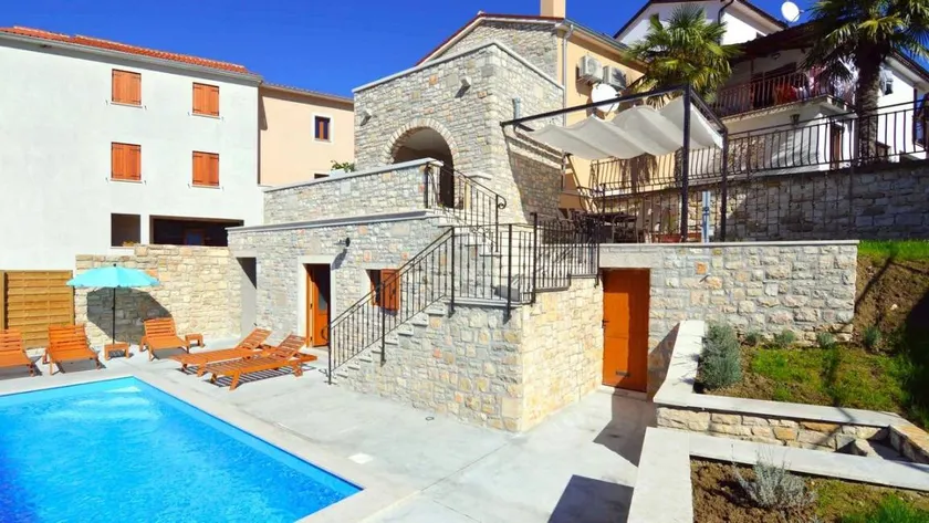 Fully equipped flat with private pool, BBQ & sauna | Garden view - Image 1