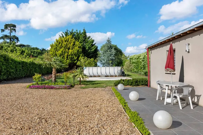 Pleasant cottage with jacuzzi, pool & terrace | Garden view | Dogs allowed - Image 1
