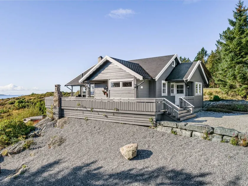 House with BBQ - Image 1