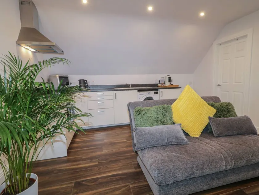 Beautiful cottage with garden - Image 1