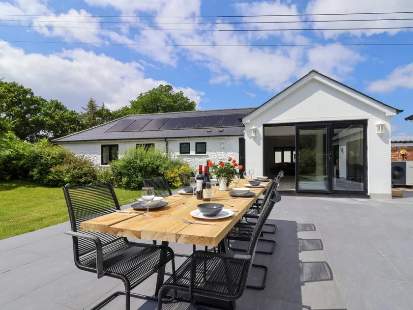 Family-oriented cottage with garden | Pet-friendly - Image 1