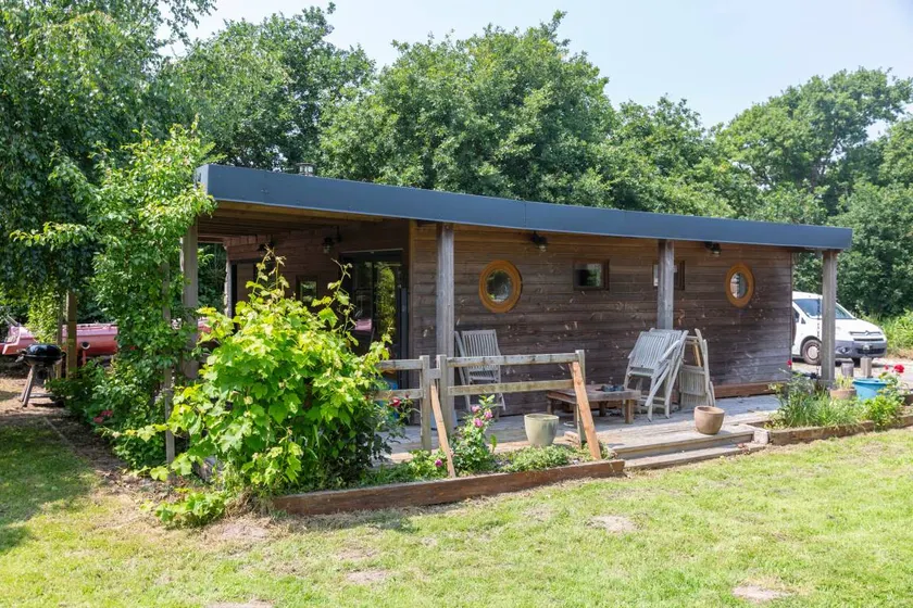 Maison avec terrasse, barbecue et jardin - Image 1
