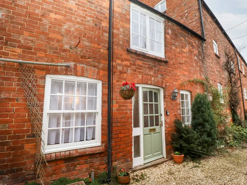 Cottage with garden - Image 1