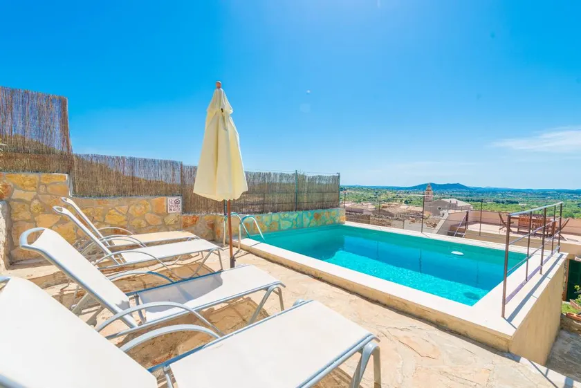Family-oriented villa with garden, private pool & terrace - Image 1