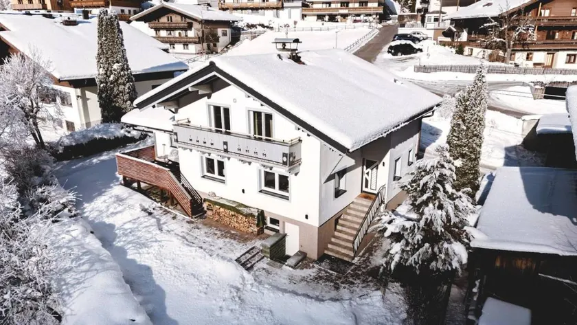 Child-friendly house with pool, garden & terrace | Garden view | Ski nearby | Pets are welcome - Image 1