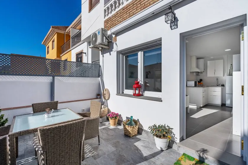 Holiday apartment with terrace & garden - Image 1