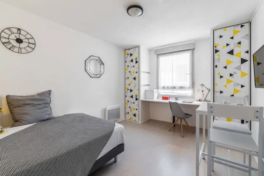 Modern studio in central Lyon - Image 1