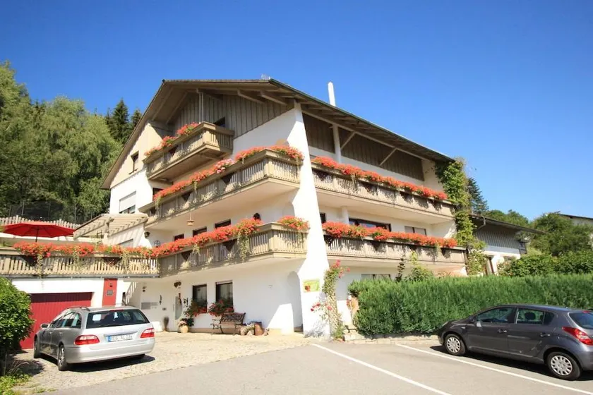 Holiday home with barbecue, jacuzzi & terrace - Image 1