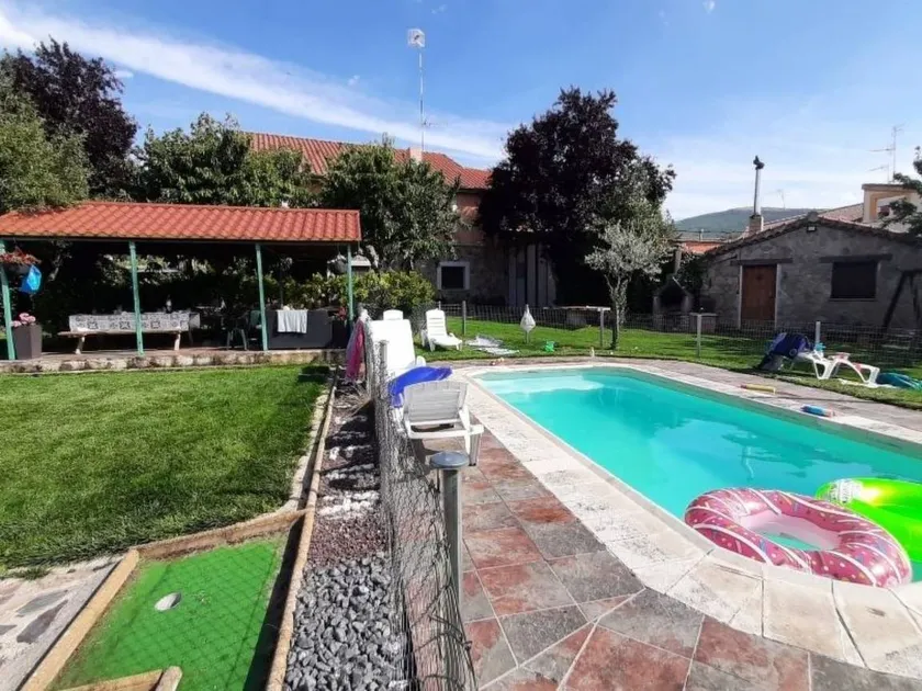 Voll ausgestattetes wunderschönes Ferienhaus mit Terrasse, Garten und Grill | Haustiere sind willkommen - Image 1