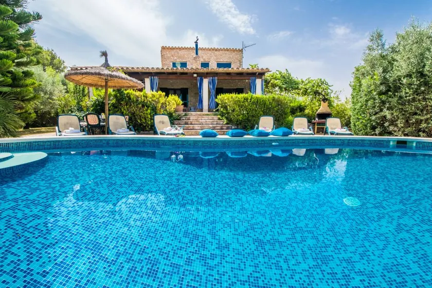 Holiday home with garden, private pool & terrace - Image 1
