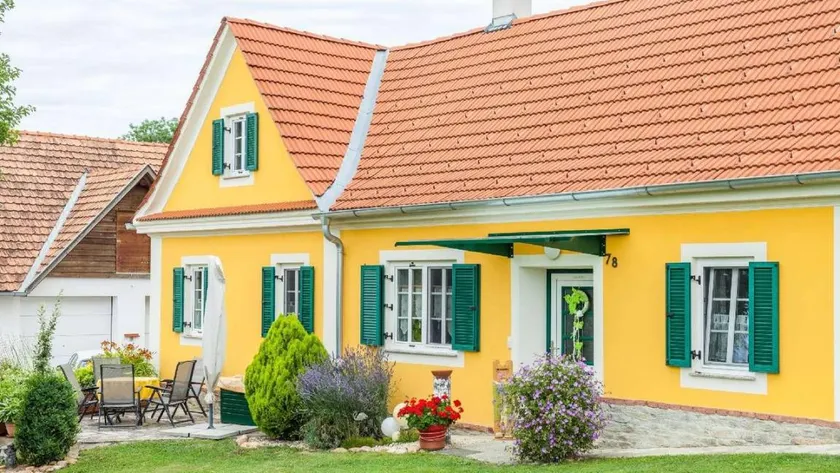 Holiday home with terrace & garden - Image 1