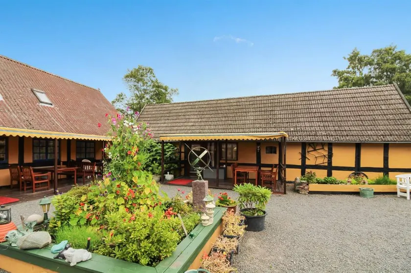 Family-oriented beautiful holiday apartment with terrace & garden | Beach nearby - Image 1