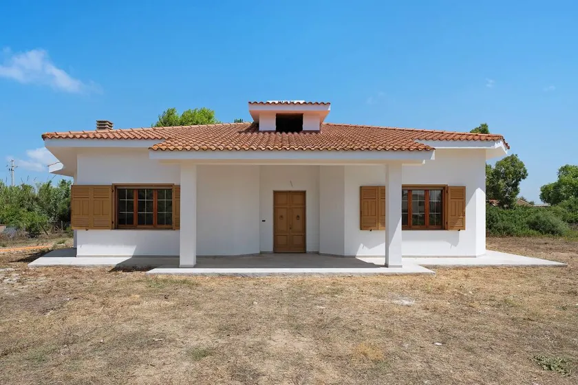 Fully equipped spacious holiday home with barbecue, terrace & garden - Image 1